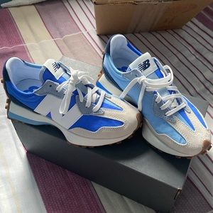 New Balance 327 Sneakers